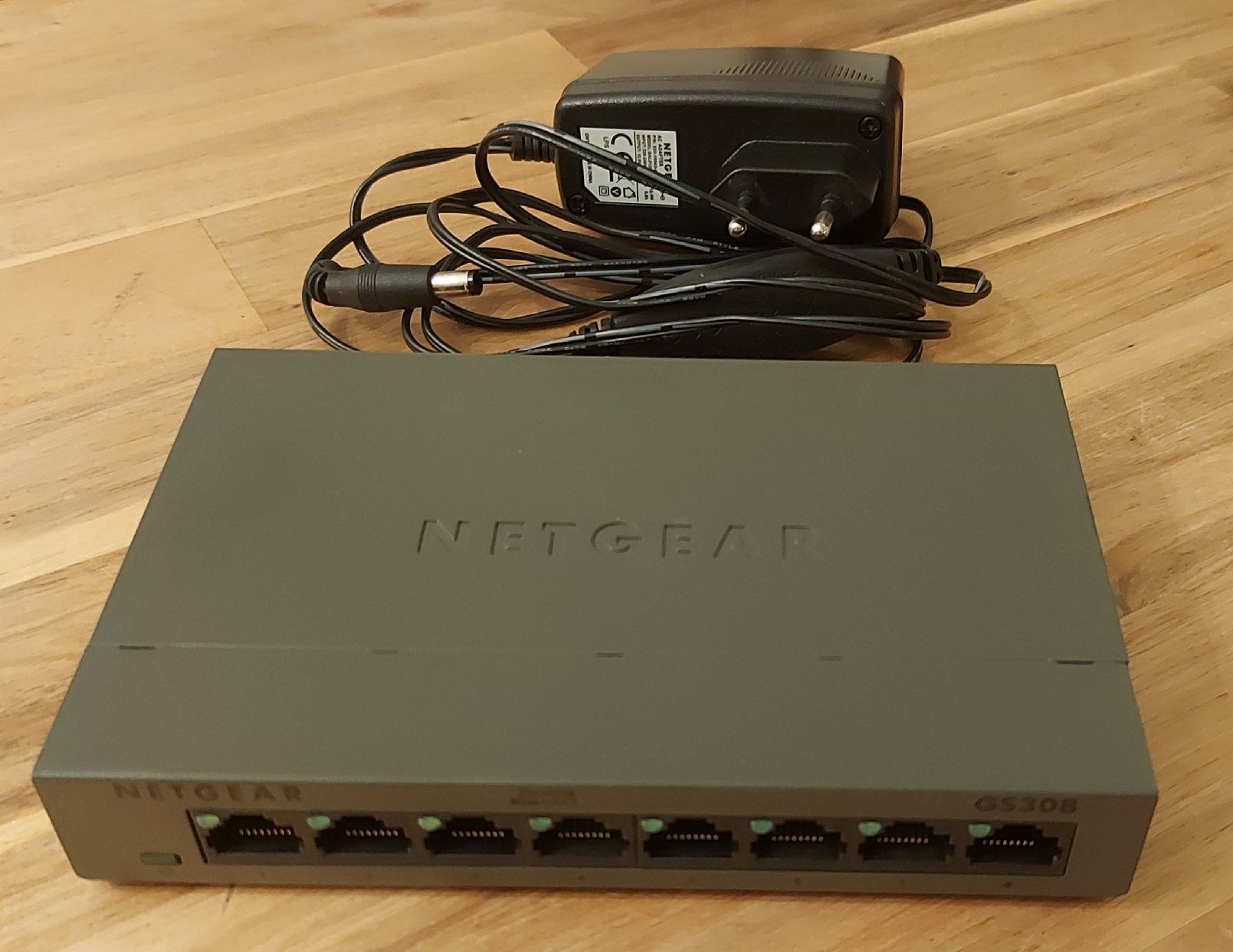 Netgear Hubs & Switches: Netgear GS308 – D'occasion à Hochdorf par beat_r