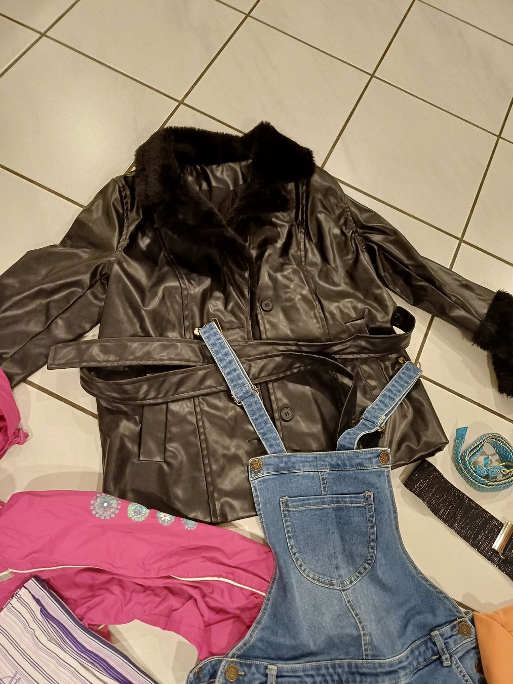 Lotti & Set di vestiti: Grosses Kleiderpaket Mädchen ab Grösse 152 bis S – Usato da Bremgarten AG venduto da leharh 6