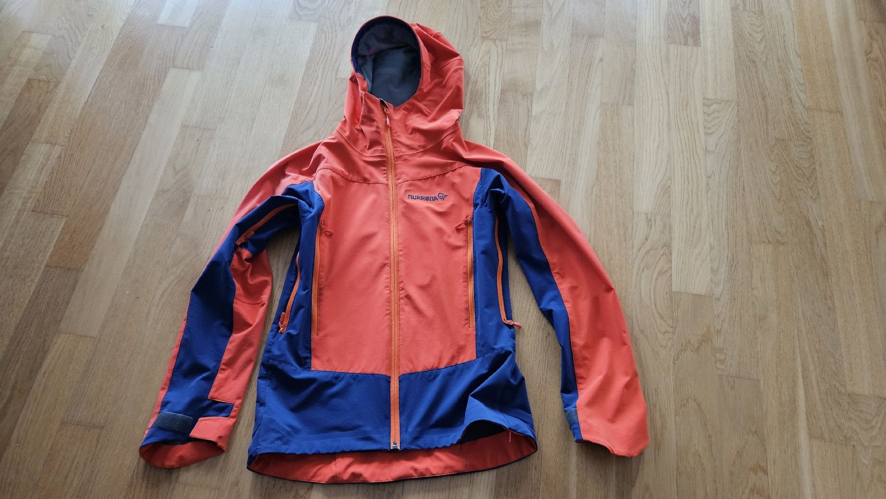 Norrøna Giacche: Norrona Softshelljacke Damen S orange blau – Usato da Hildisrieden venduto da Schteigeiss