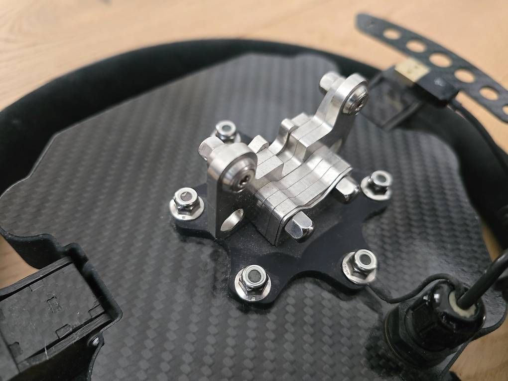 Tutti gli attrezzi: FiTech Sparco L360 mit Custom ButtonBox – Usato da Hombrechtikon venduto da KgDingeling 2