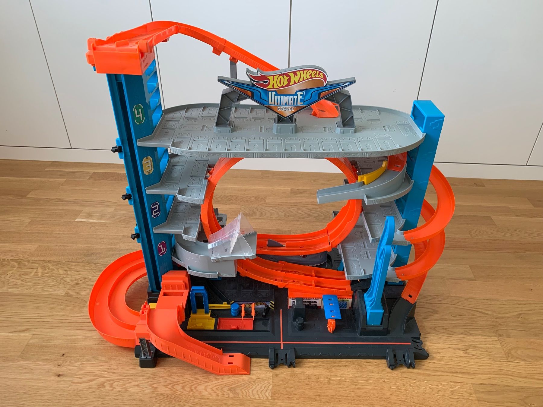 Hot Wheels Rennbahnen: Hot Wheels Shark Attack/Garage – Gebraucht aus Oberwil BL von