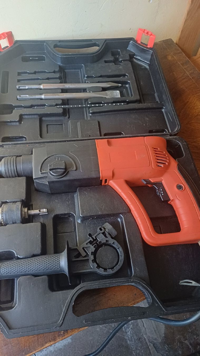 Alle Maschinen: Spitz -  Bohrmaschine  BlackDecker – Gebraucht aus Flawil von Naphtali 9