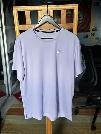 Lila Nike Sport Shirt size L