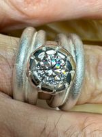 Neuer Silberring mit Zirkonia und markanter Struktur!