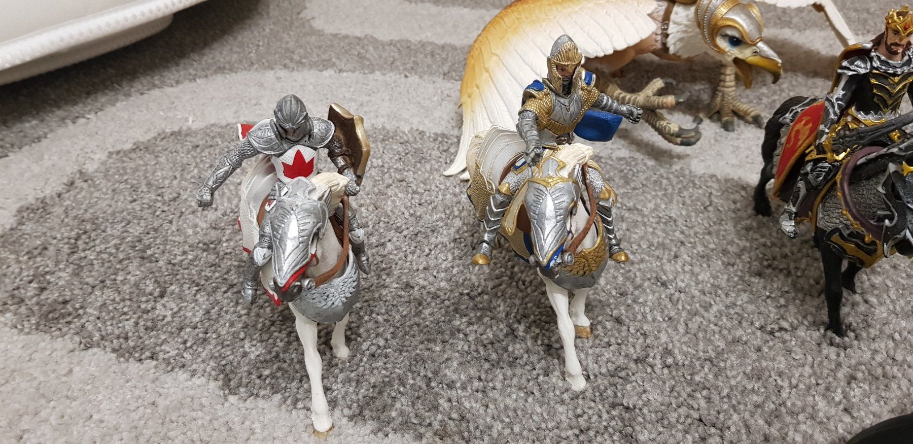 Schleich Giocattoli: Schleich  Set 5xRitter mit Pferd, Greif mit Reiter Zauberer – Usato da Embrach venduto da Lilly2021 1