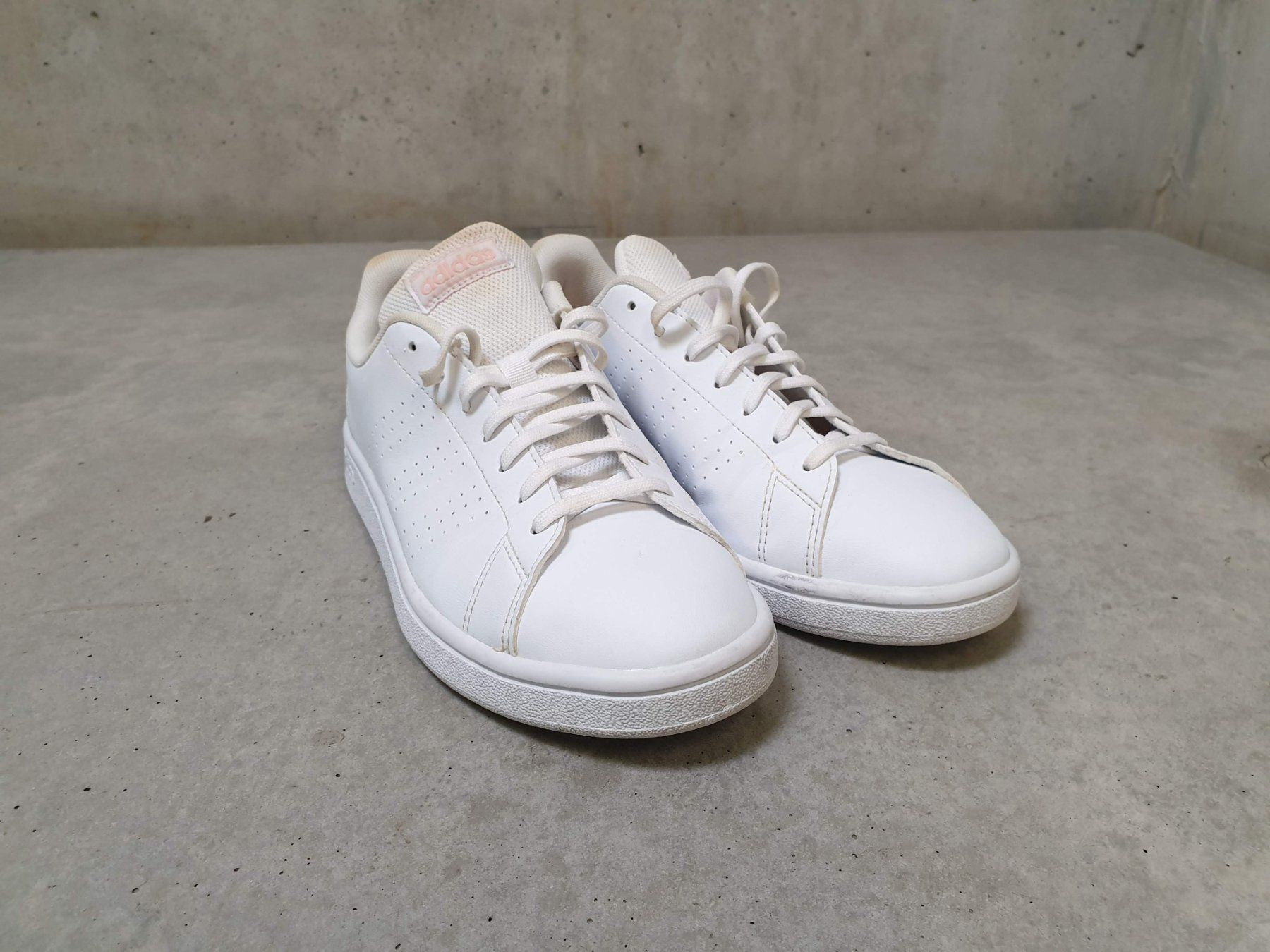 Adidas Scarpe da donna: Baskets Adidas Advantage Base 2.0, blanc, taille 39 1/3 – Usato da Fribourg venduto da fripons