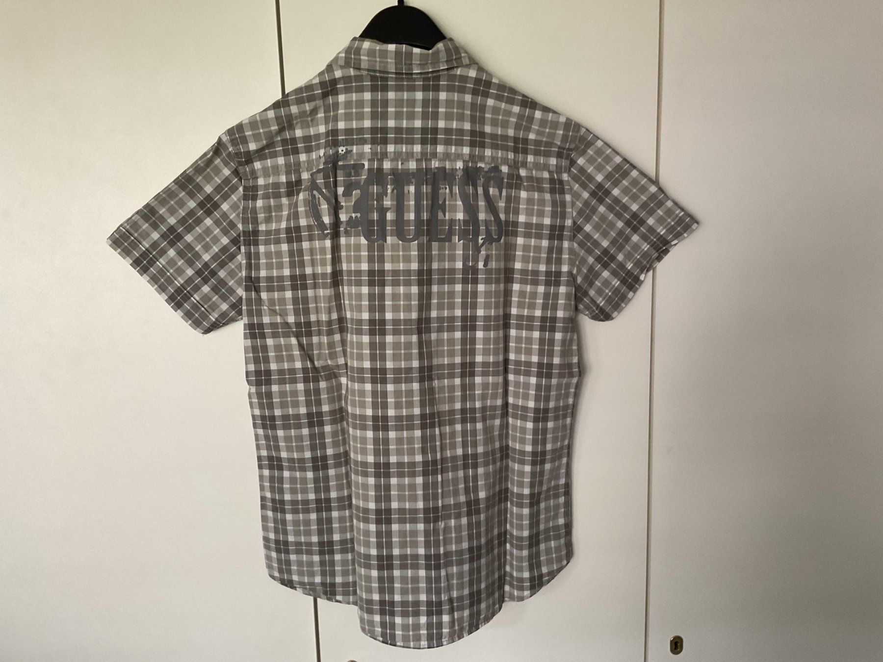 Guess Camicie: Guess - Cooles Hemd kurzarm - Gr. L – Usato da Walchwil venduto da Budy7 3