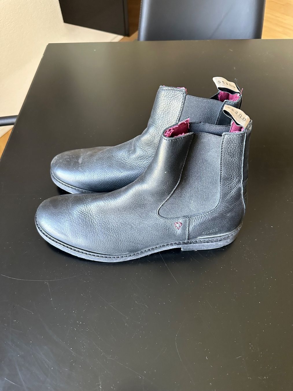 Guess Scarpe da uomo: Chaussures Guess cuir 43 – Usato da Matran venduto da Miraleo