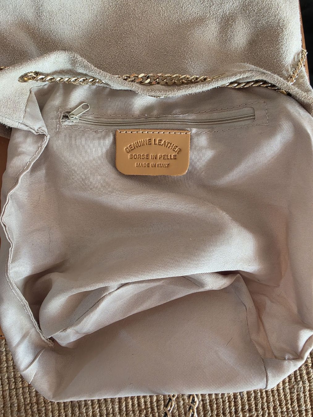 Borse da donna: Borsa a secchiello scamosciata con frange e catena color oro – Usato da Massagno venduto da let_6pgs 5