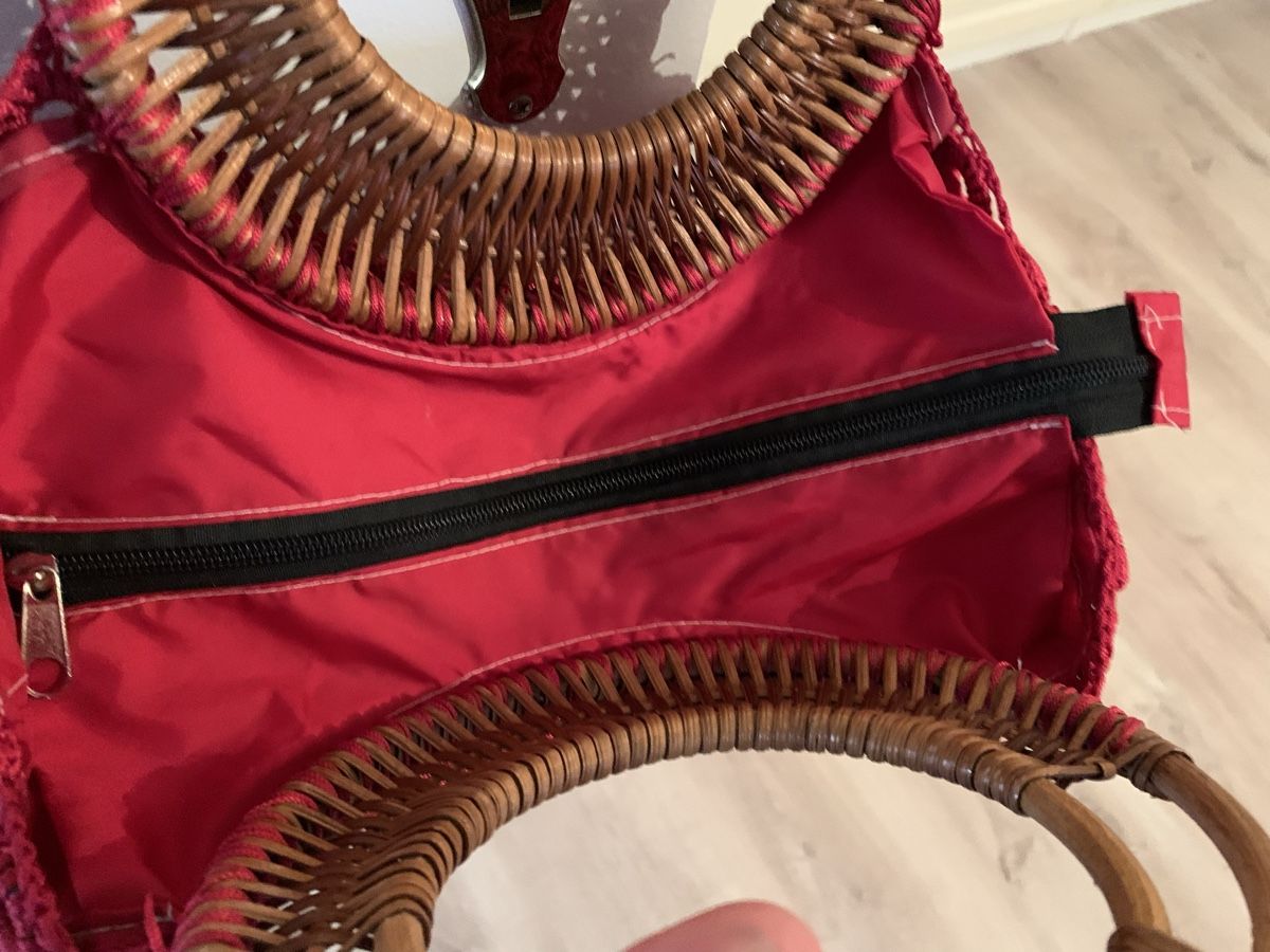 Borse da donna: Hübsche Tasche rot mit Holzgriffen - ein Blickfang! – Usato da Nunningen venduto da silvermoon68 8
