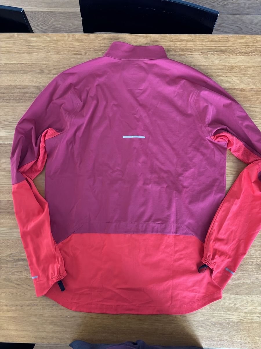 Asics Giacche: Asics Laufjacke – Usato da Nänikon venduto da Elements4 1