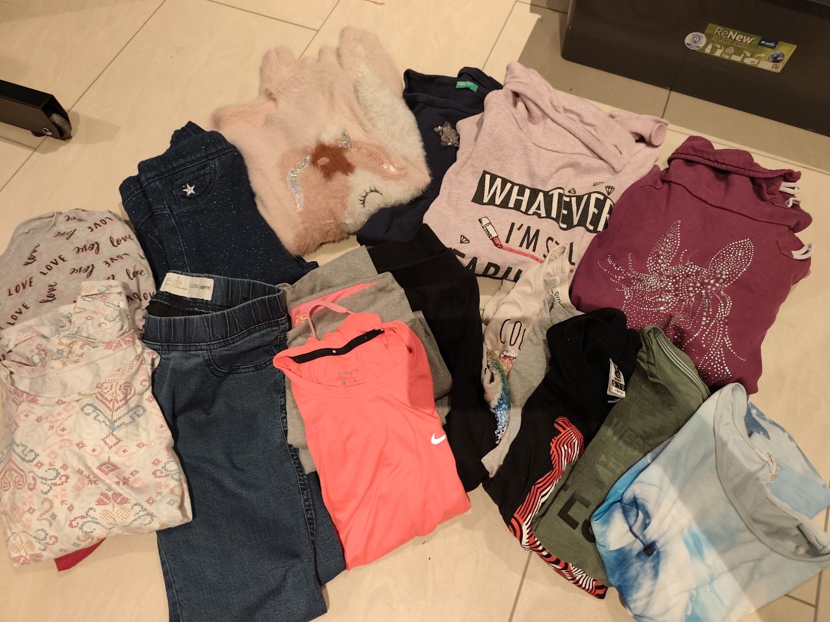 Lotti & Set di vestiti: grosses Mädchenkleiderser Gr. 146/152 – Usato da Muhen venduto da Jackyw