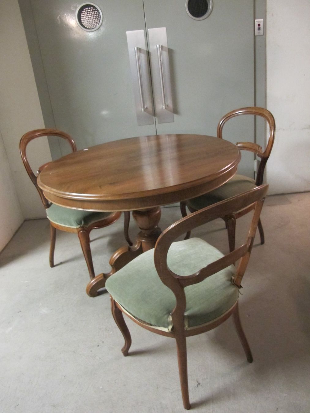 Set di tavolo e panche: Louis Philippe Tisch mit 6 Stühlen – Usato da Wettingen venduto da bar_9jgs