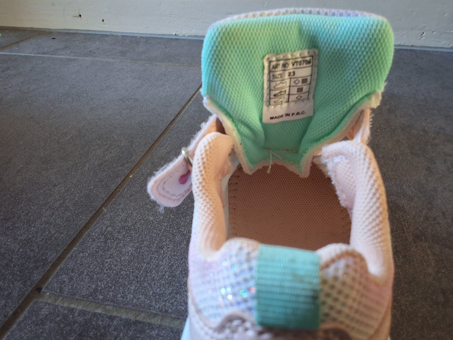 Schuhe für Mädchen: Turnschuhe 23 mit Blinksohle – Gebraucht aus Winterthur von juulipeace 4
