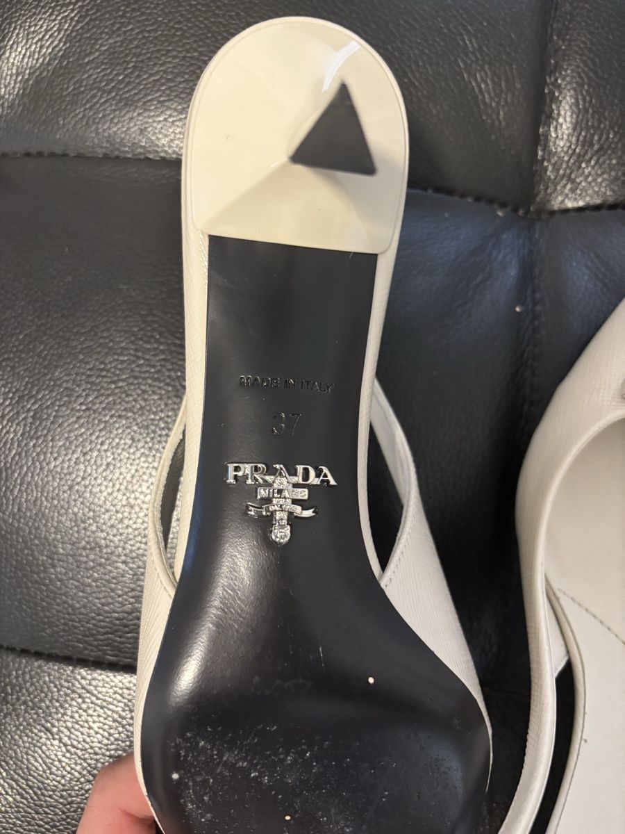 Prada Scarpe da donna: Prada White Leather Pumps – Usato da Chur venduto da Cuteclothes7k 4