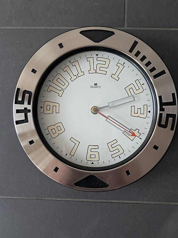 Stand- & Wanduhren: Wanduhr Quartz, 25 cm – Gebraucht aus Dietikon von m53