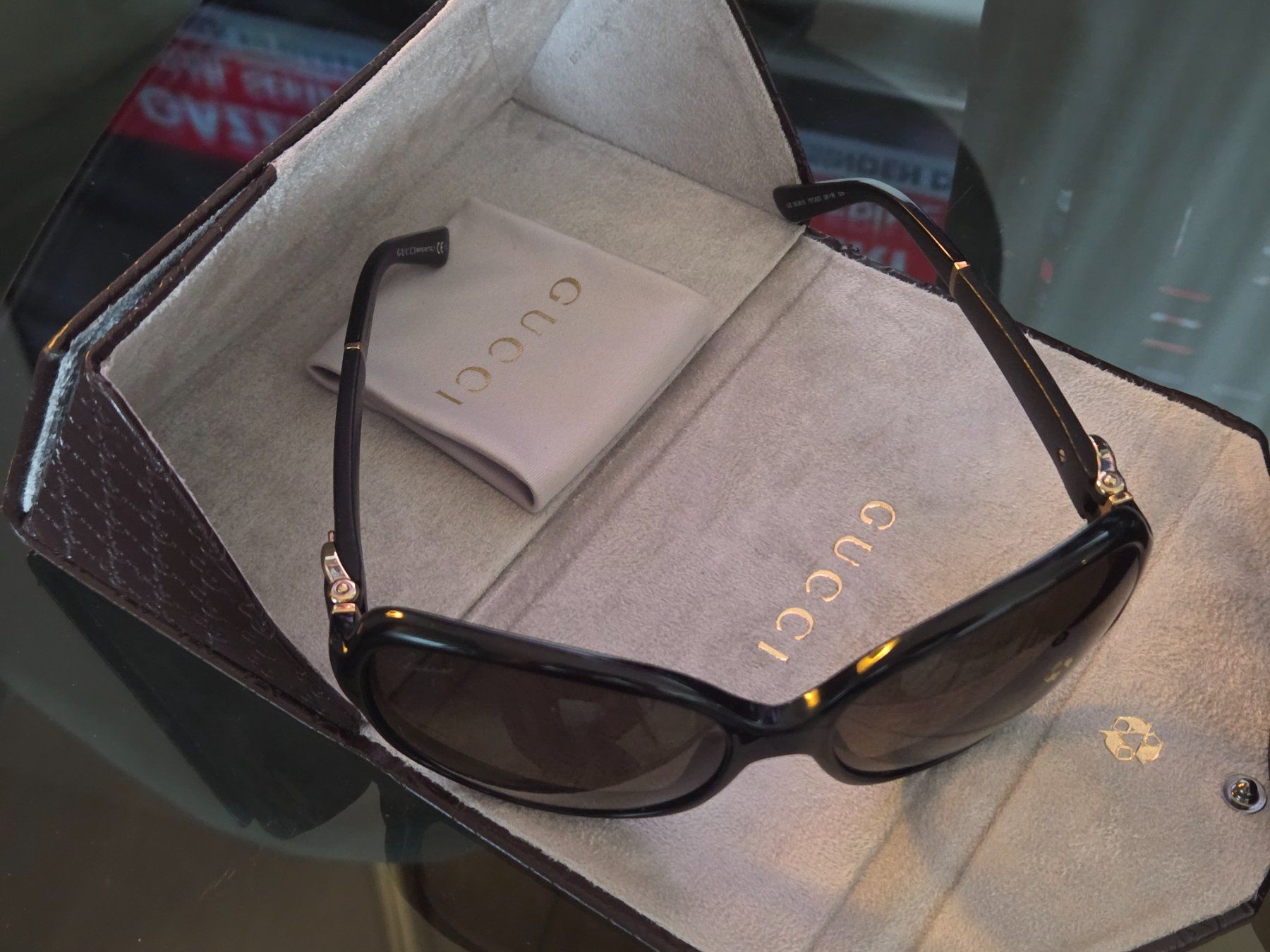Gucci Occhiali & Lenti: GUCCI Sonnenbrille mit Originaletui – Usato da Emmen venduto da GrabandGo 3