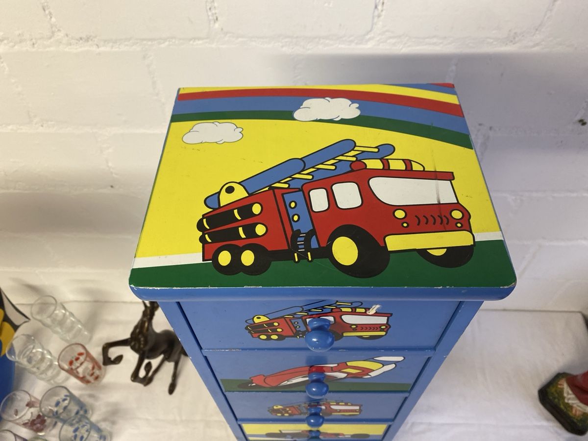 Cassettiere: Kinderzimmer Kommode mit Flieger und Auto Motiven – Usato da sursee venduto da trilli-tralli 6