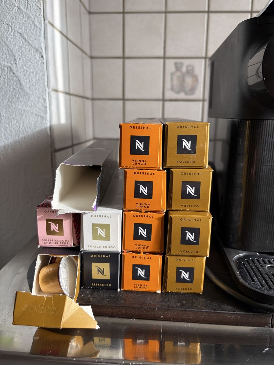 De'Longhi Kaffeemaschinen & Espressomaschinen: Nespresso Delonghi Kaffeemaschine – Gebraucht aus Hitzkirch von Asterix08 2