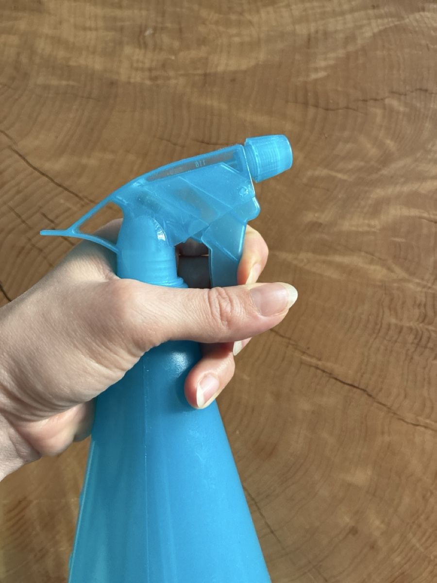 Altro per la casa: NEU Sprühflasche blau Kunststoff  – Nuovo (secondo la descrizione) da Zürich venduto da and_bbr2 1