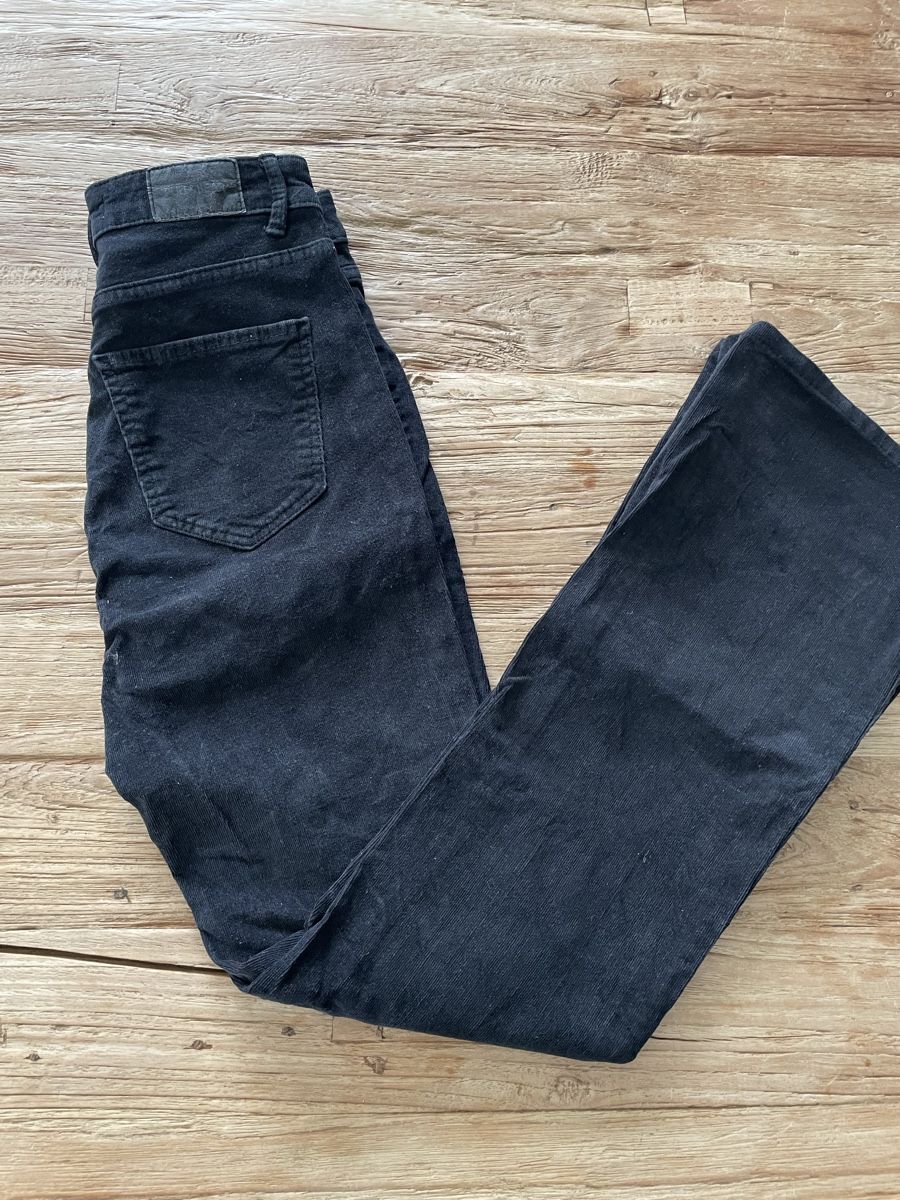 Pull&Bear Pantalons: Pull&Bear Kordhose Schwarz – D'occasion à St.Urban par leo_7gfq