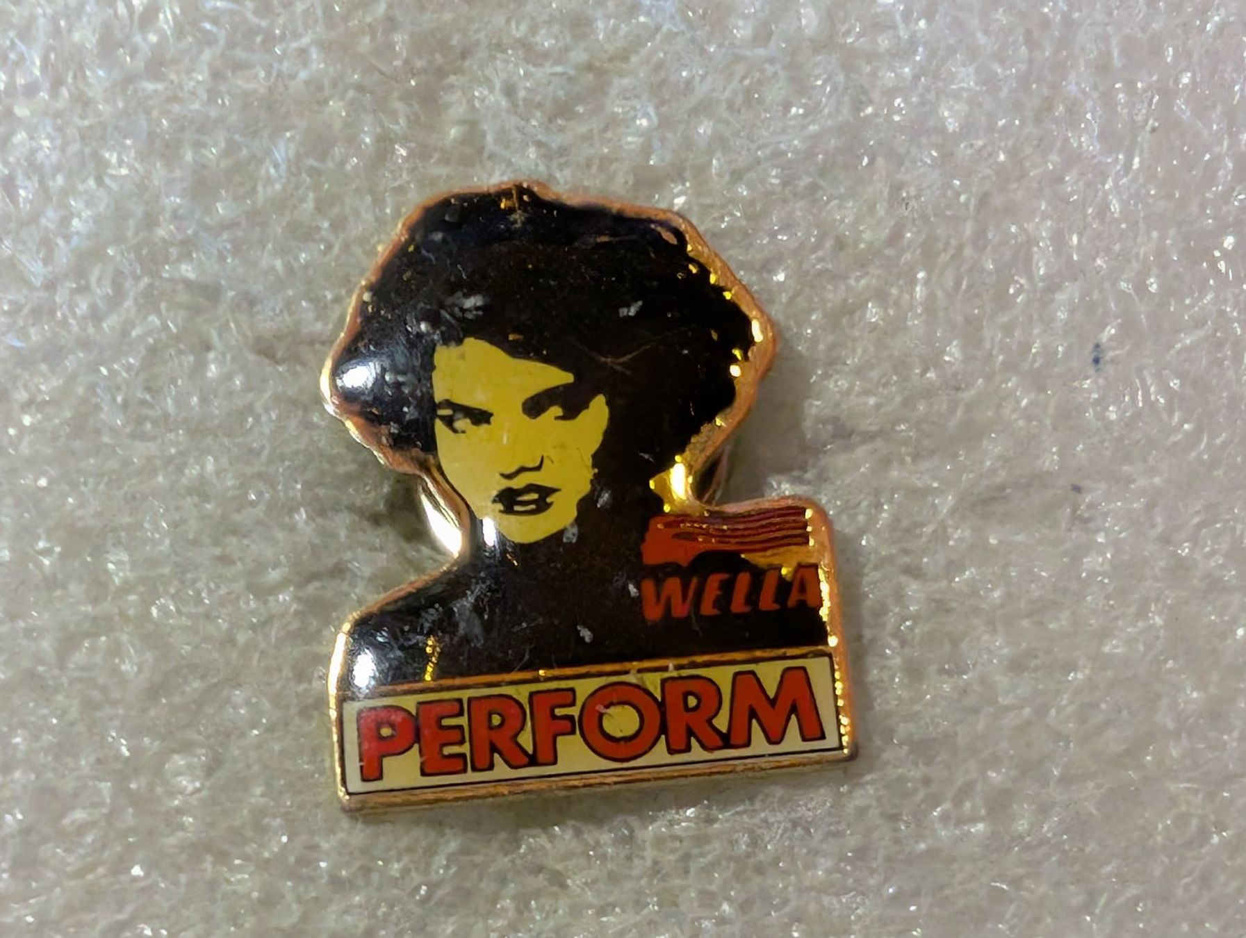Placchette & Badge: Ansteckpin 18: Wella – Usato da Oppligen venduto da Pin-Fall-Shop