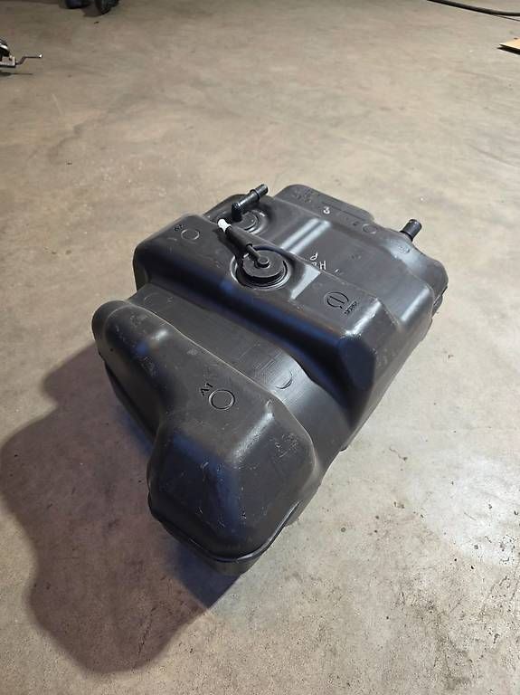 Accessori per altri veicoli: AdBlue Tank für div. Dodge Ram – Usato da Appenzell venduto da Fabiandoerig