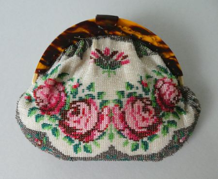 Antike Geldbörse / Handtasche Mikro-Perlenstickerei Rosen
