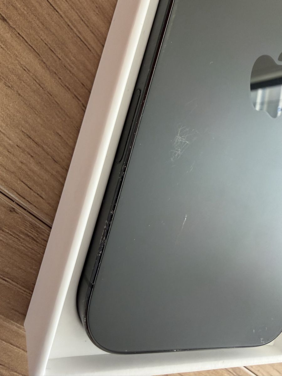 Apple Telefoni cellulari / Smartphones: iPhone 16 Pro 256GB Black Titanium mit Gebrauchsspuren – Usato da Dübendorf venduto da fra_kk6z 3