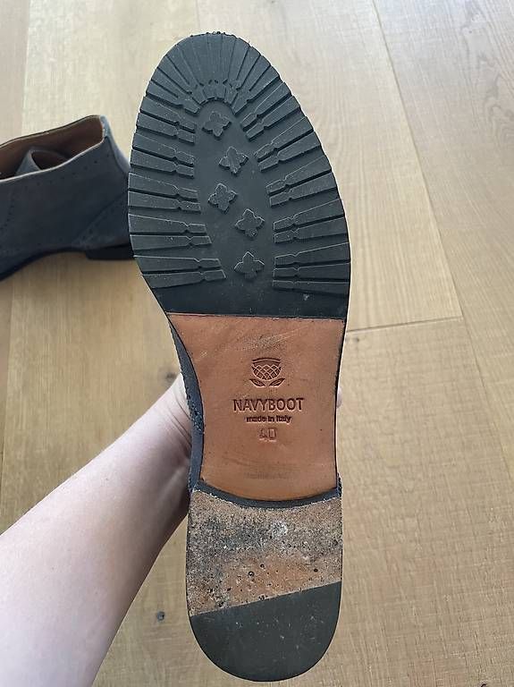 Scarpe da donna: Navyboot Leder Stiefel, Gr. 40 grau – Usato da Meisterschwanden venduto da jil_8rtq 1