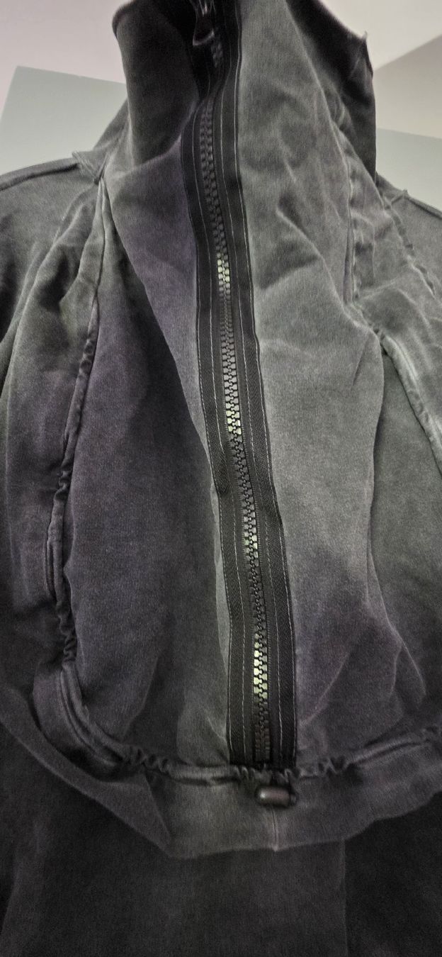 Pullover & Sweatshirts: Veste grise/noire – Gebraucht aus Yverdon-les-Bains von van_dq65 3