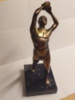 Dekorative Bronzefigur "Diskuswerfer" auf Marmorsockel, 24cm