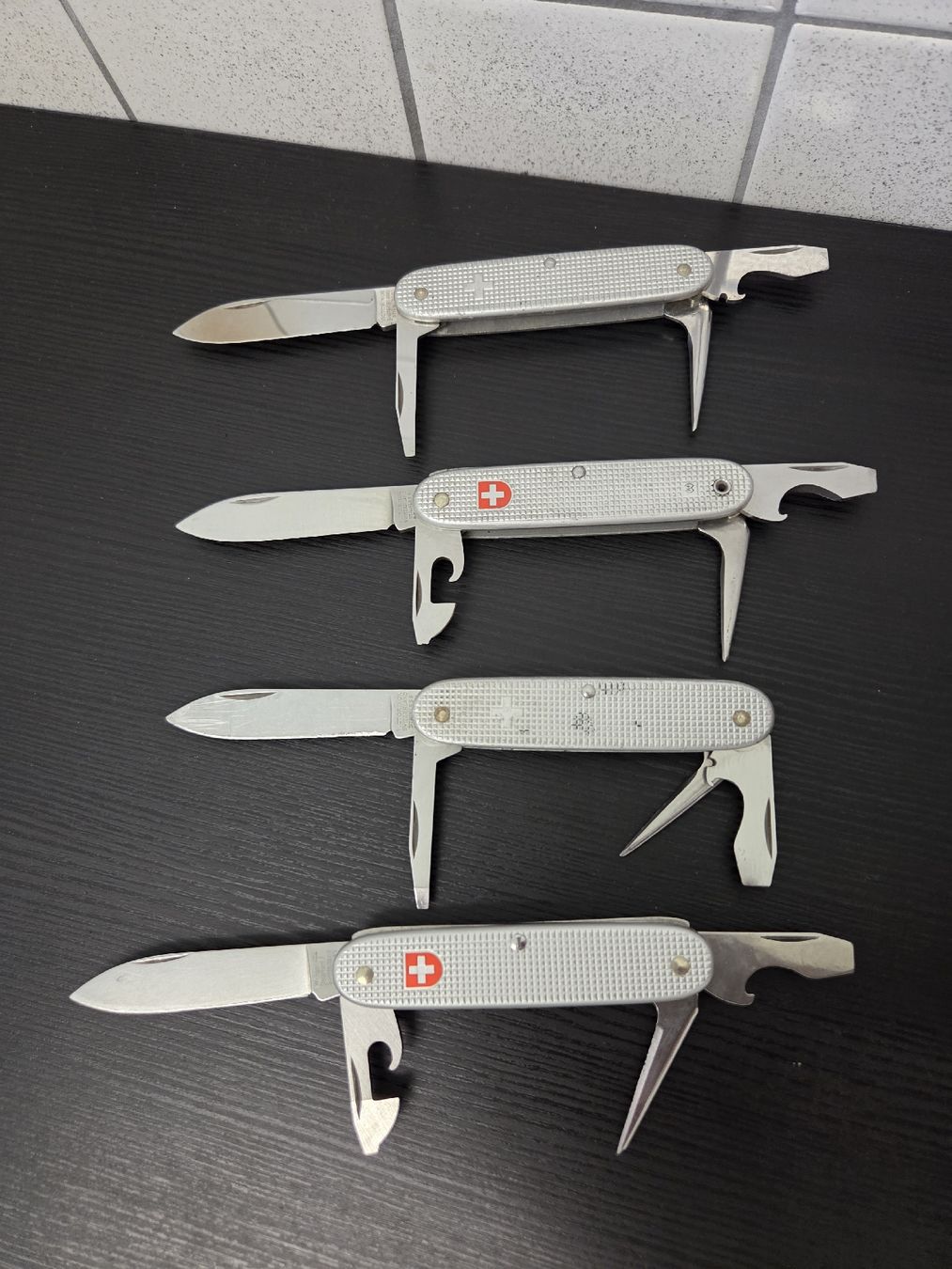 Victorinox Coltelli tascabile: 4x Militärsackmesser Alox – Usato da Dietikon venduto da Allegra34