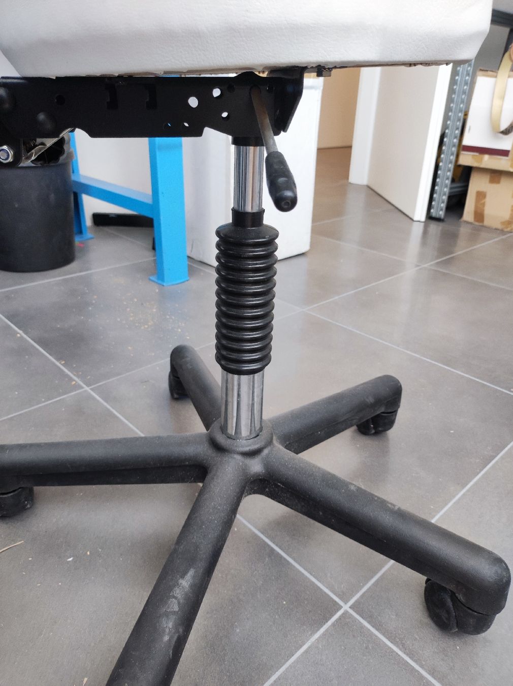 Sedie: Coiffeur- Kosmetik- Praxisstuhl – Usato da Richterswil venduto da Psaegi0 2