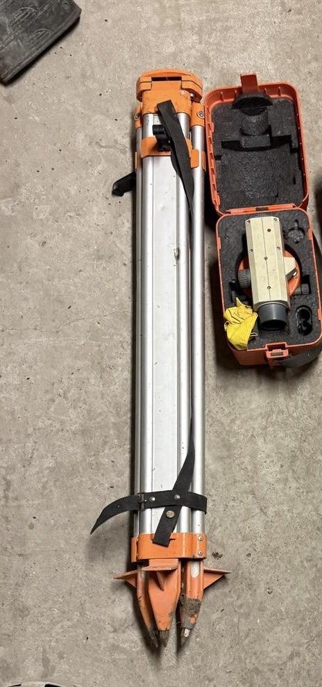 Leica Misurare: Nivelliergerät Leica NA820 – Usato da Brig venduto da fat_5hp8