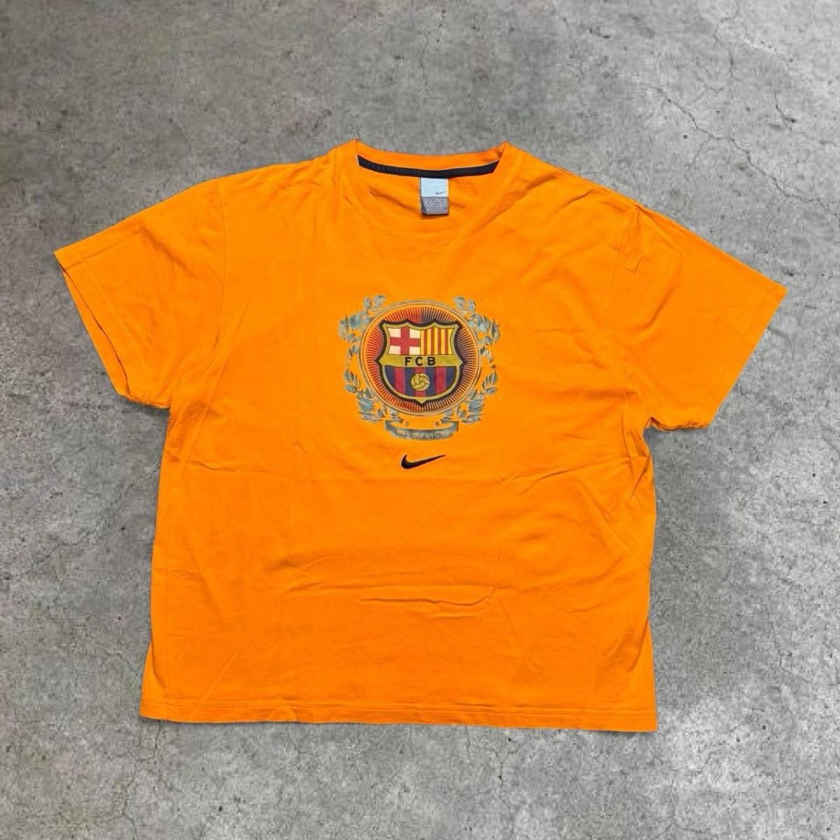 Nike T-shirt: Barcellona Vintage tee XL – Usato da Capolago venduto da LA.BOTTEGA