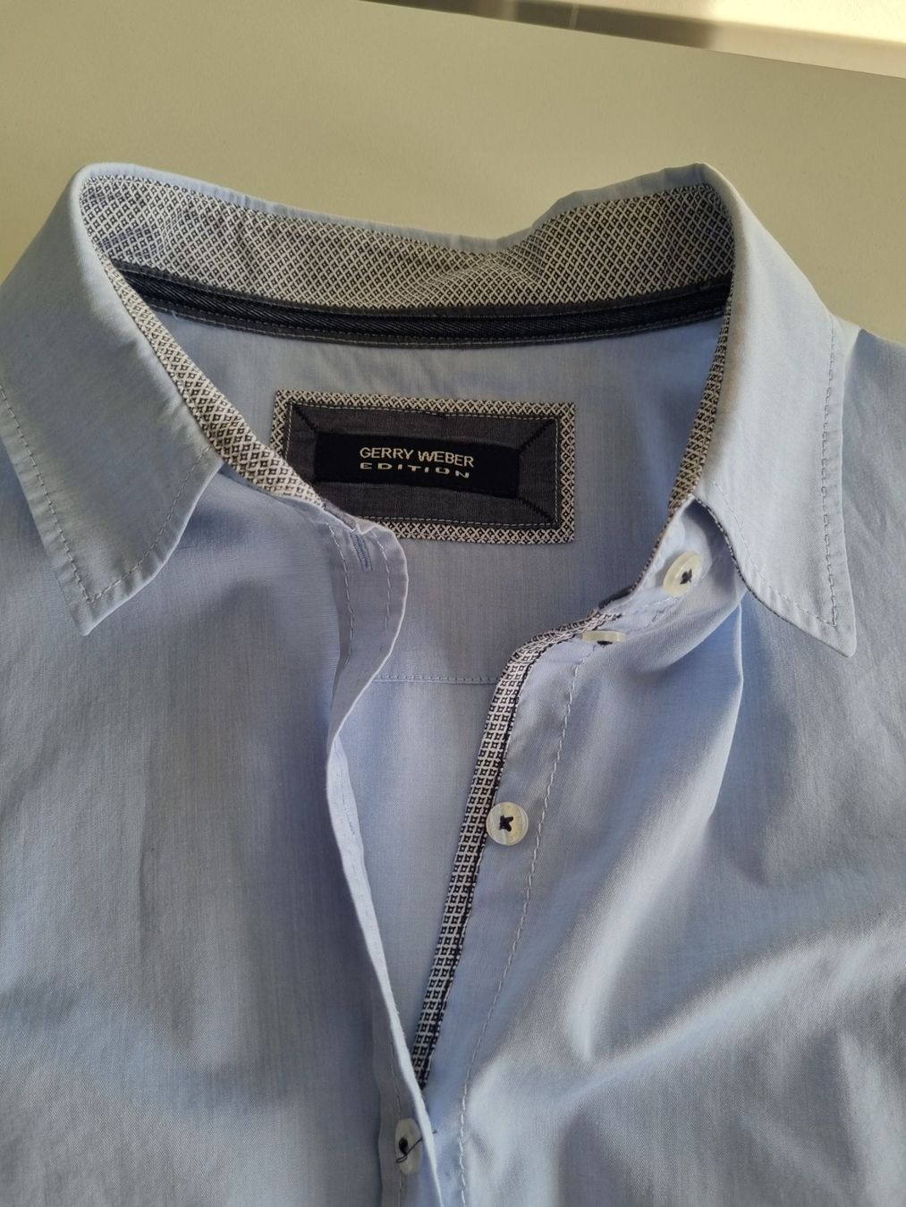 Camicette: Gr. 46 Hemdbluse Gerry Weber hellblau – Usato da Sutz venduto da Dalilea 3