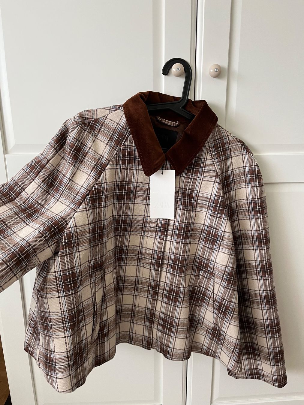 Zara Giacche: Kurzes Jackett mit Cordkragen – Nuovo e nell'imballaggio originale da Allschwil venduto da eyl_bb8q 3