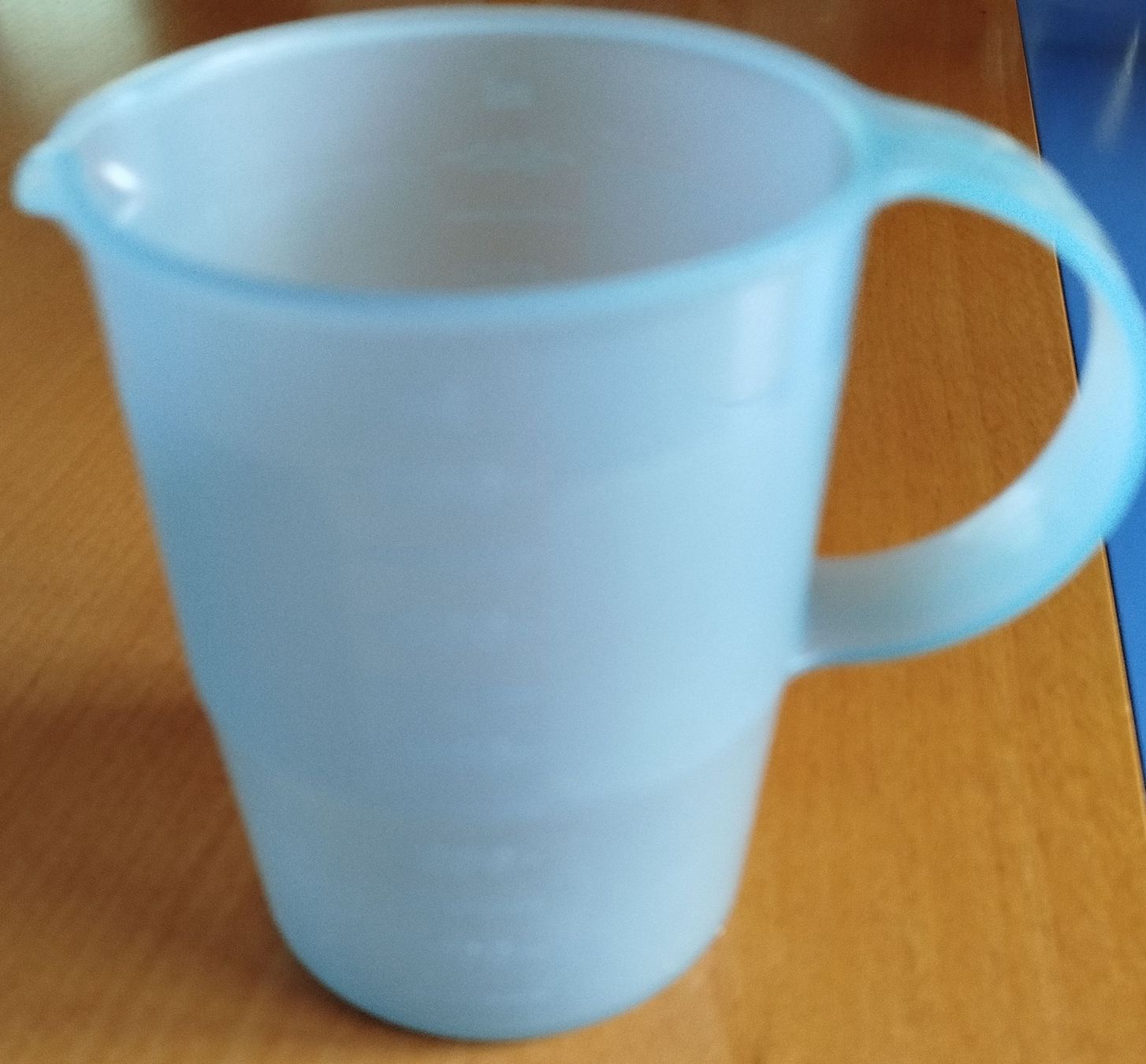 Tupperware Recipients et similaires: Messbecher blau Tupperware mit Griff und Skala 500ml – D'occasion à Meiringen par apl76