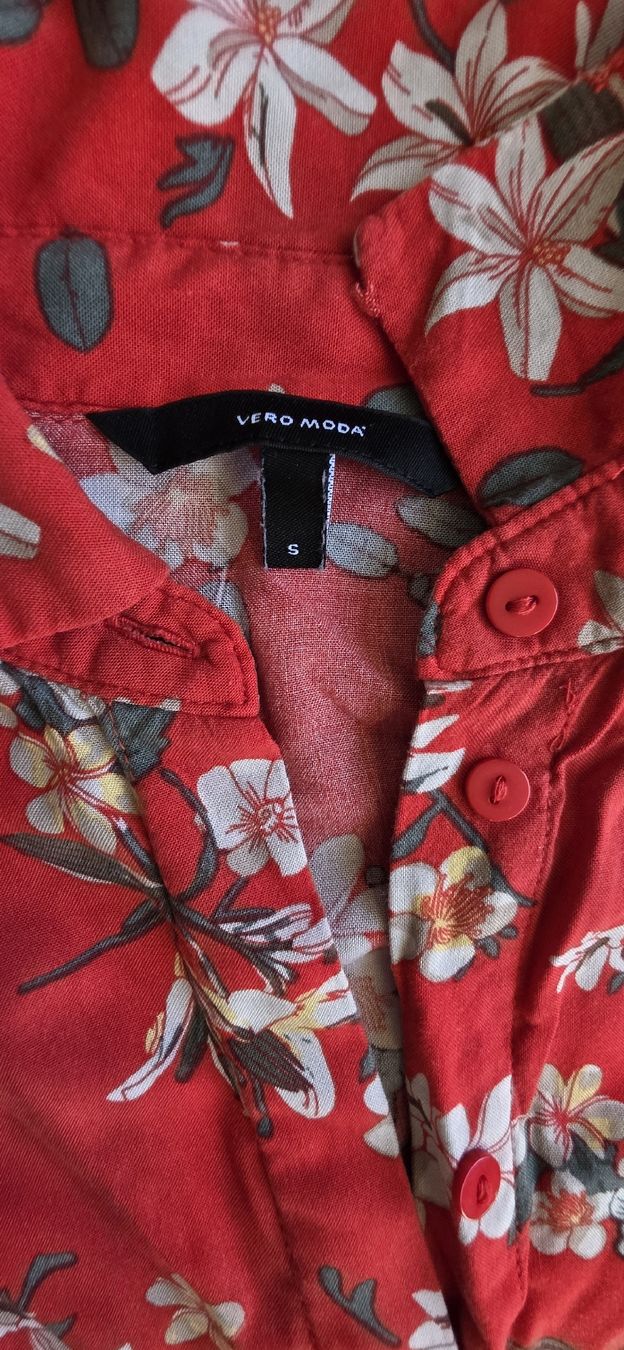 Vero Moda Camicette: Chemise rouge à fleurs Vero moda taille S – Usato da Yverdon-les-Bains venduto da van_dq65 2