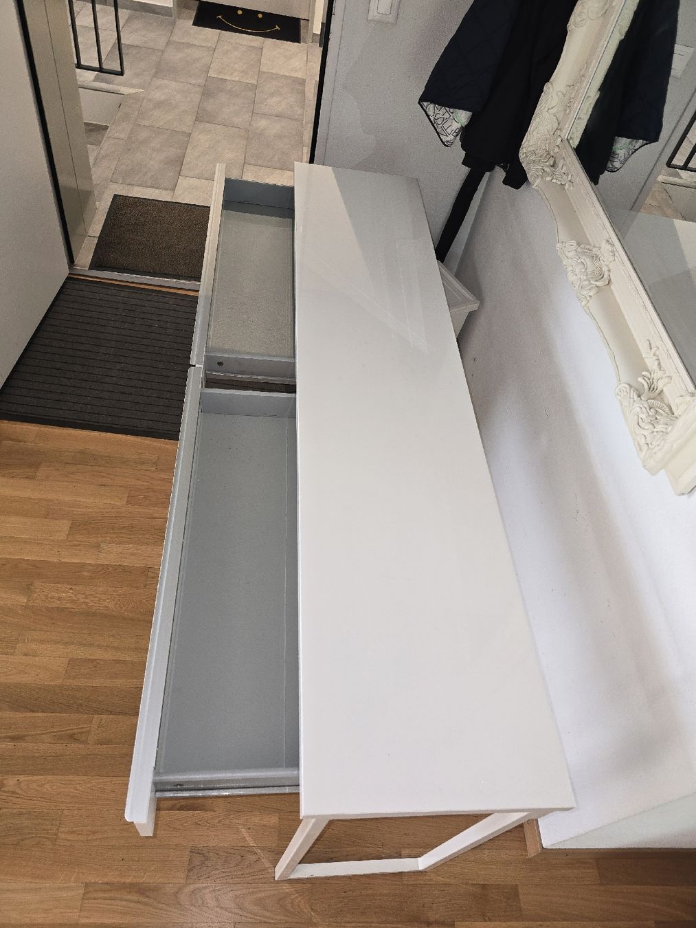 Commodes: Konsole weiss mit Schubladen  – D'occasion à Rorschach par TimelessTrading 2