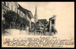 AK Herzogenbuchsee, Platz mit Kirche und Brunnen, Säule, Kut