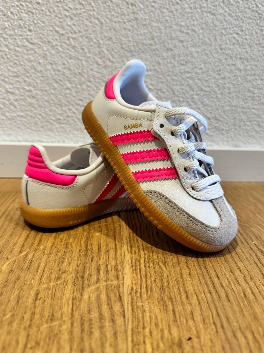 Adidas Scarpe per ragazzi: NEU - Adidas Samba Weiss Pink Gr. 23 – Nuovo (secondo la descrizione) da Horn venduto da Lari_Daro