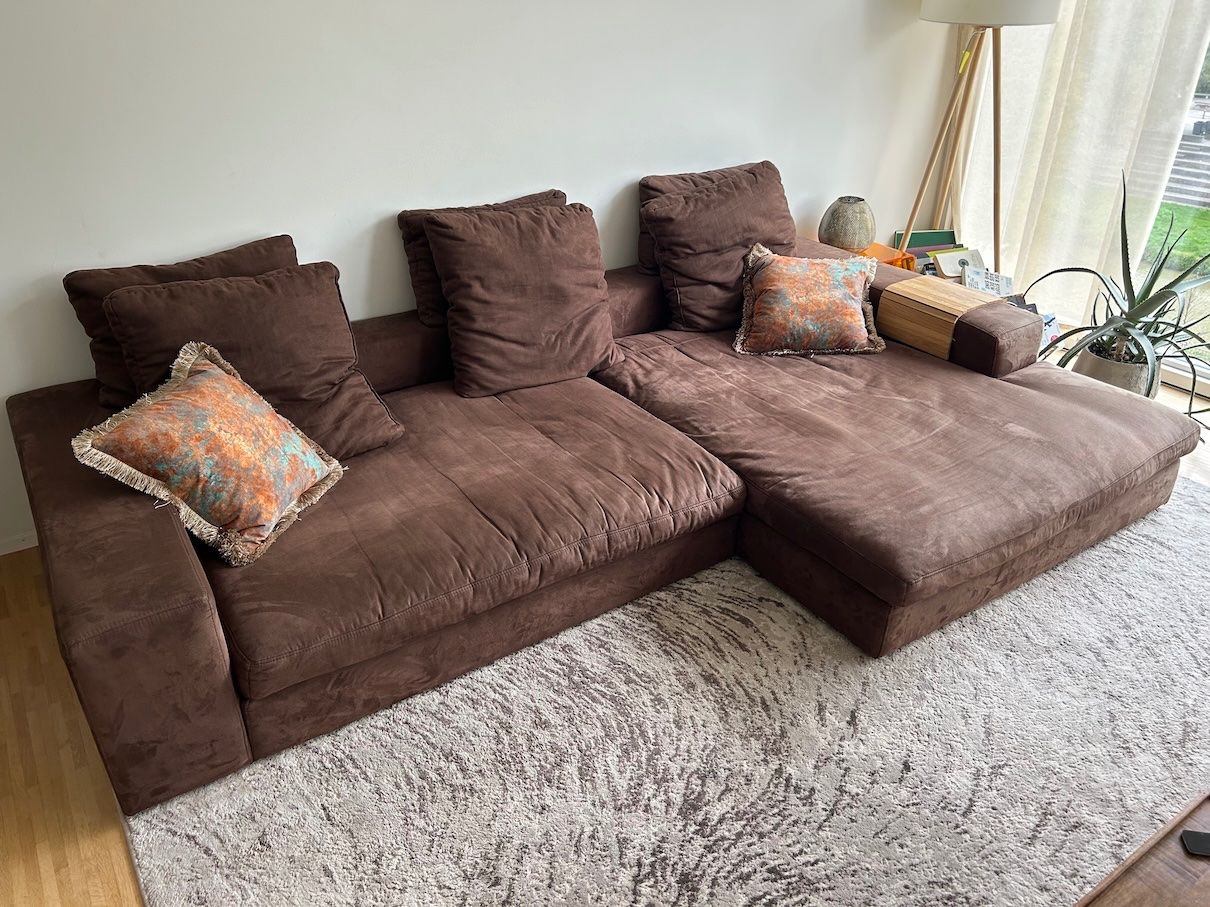 Divani: Bequemes tiefliegendes Sofa L-Form – Usato da Zürich venduto da Arthi