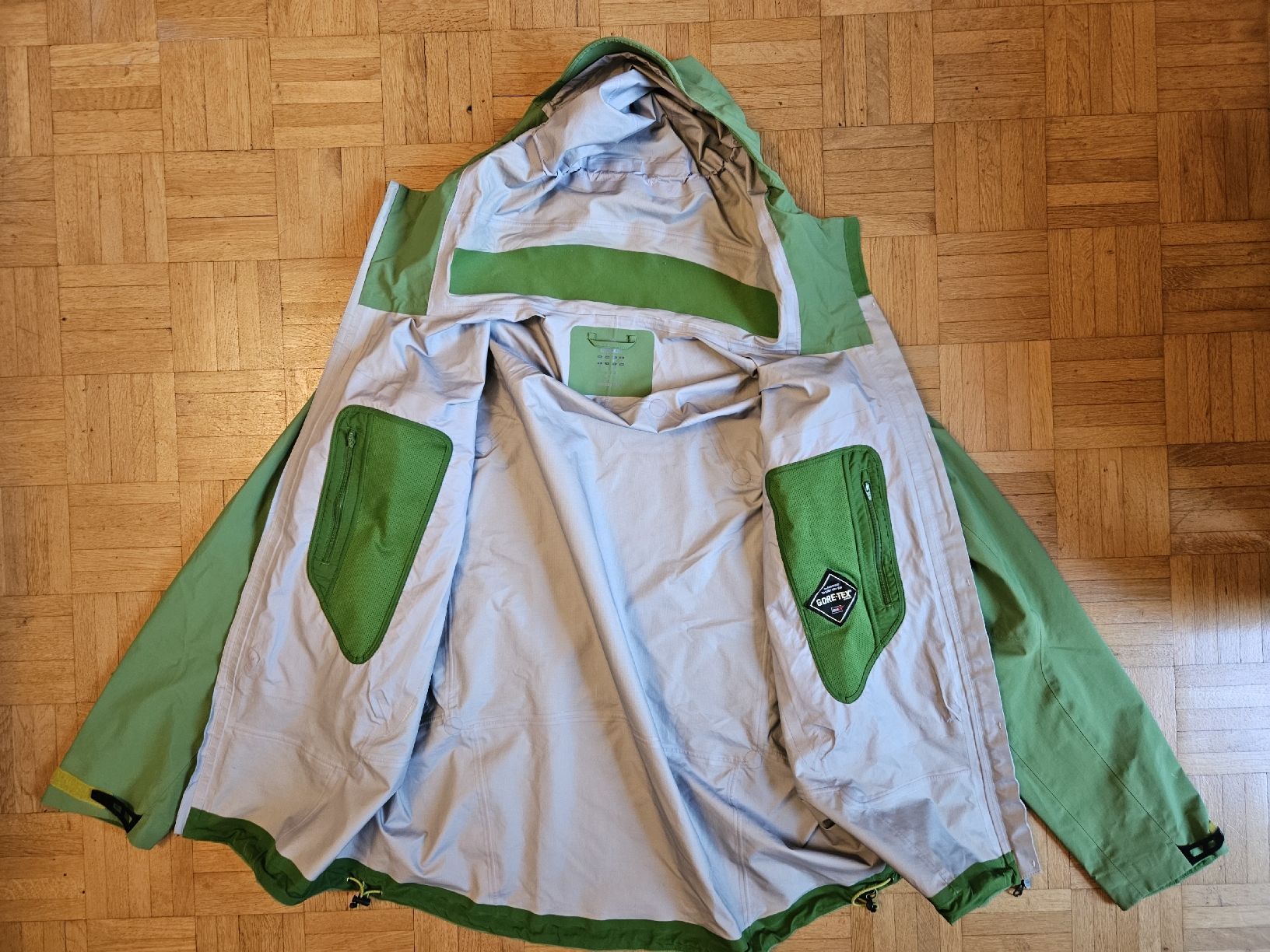 Adidas Vestes: Adidas Super Trekking GoreTex Pro Shell – D'occasion à Vevey par Photech 2