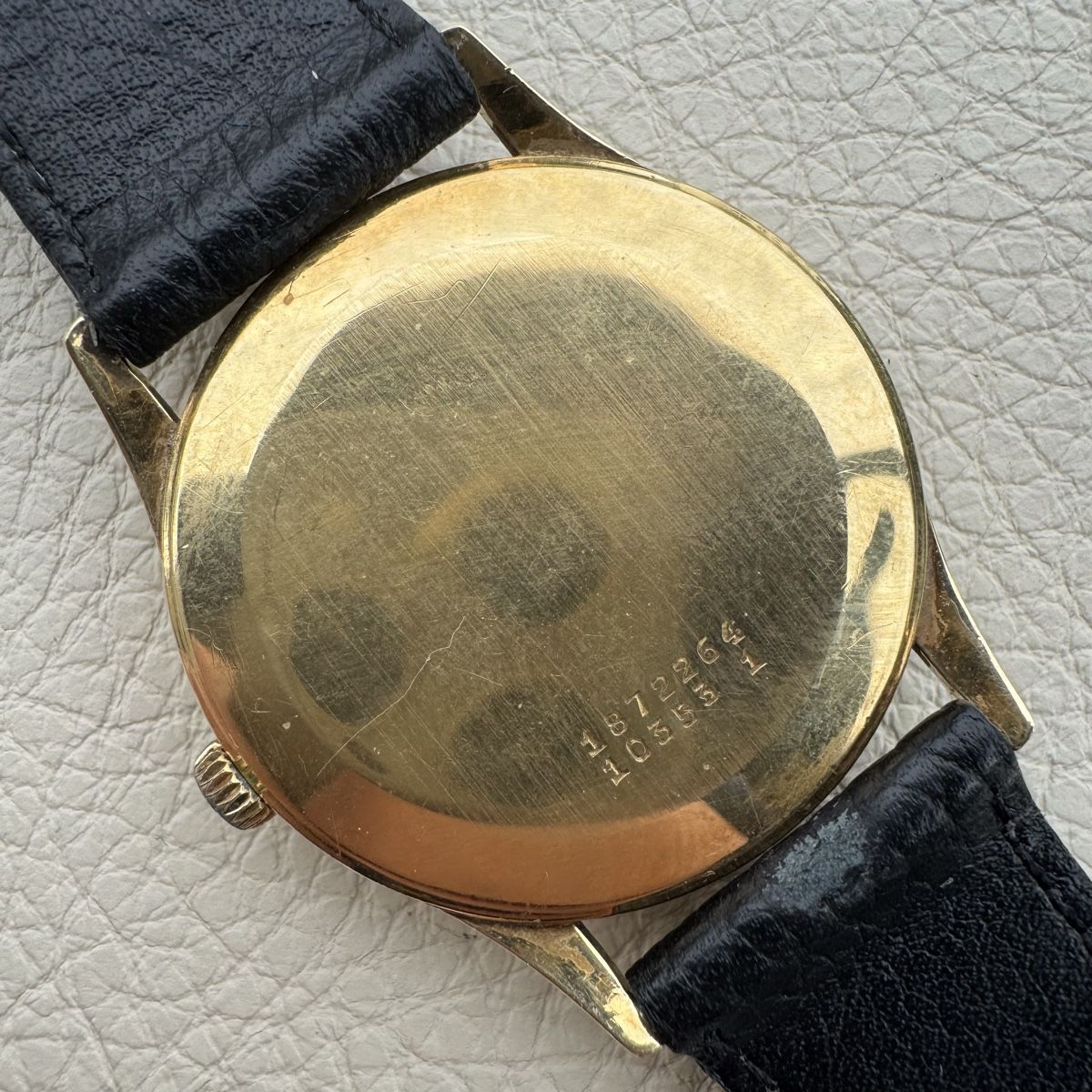 Universal Genève Orologi: Universal Geneve Microrotor 18K Gold – Usato da Zürich venduto da Chamanit2024 2