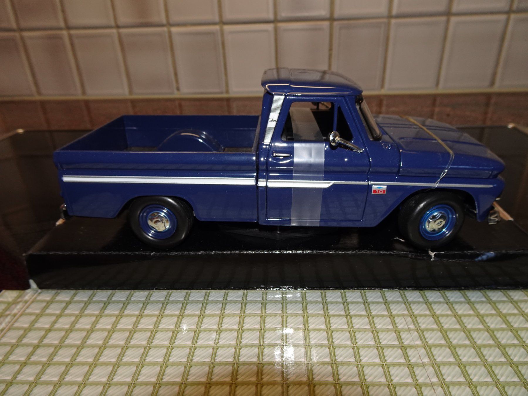 Motormax Modellini d'auto: CHEVY C10 1966 Fleetside Pickup 1:24 – Nuovo e nell'imballaggio originale da Hütten venduto da Technics01LT 3