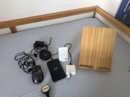Lot d’accessoires électroniques et support pour tablette/sma