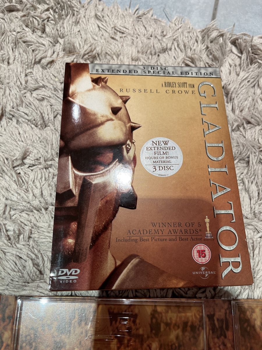 Tutti i DVDs: Gladiator - Extended Edition 3-Disc DVD Box, Top Zustand! – Usato da Unterkulm venduto da AnoliOccasion