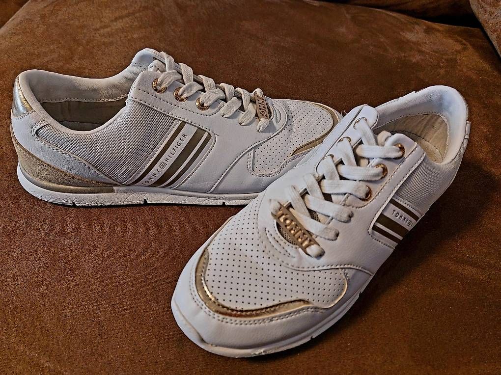 Damenschuhe: Sneaker Tommy Hilfiger, Gr. 40 – Gebraucht aus Brislach von Rocksie 1